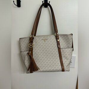 Michael kors tote